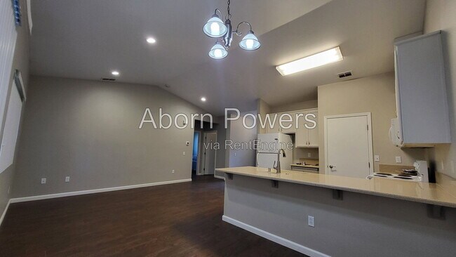 Building Photo - 626 Pearl Pl