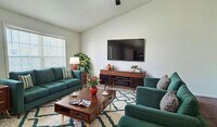 Building Photo - 3 bedroom Duplex with unique floor plan in...