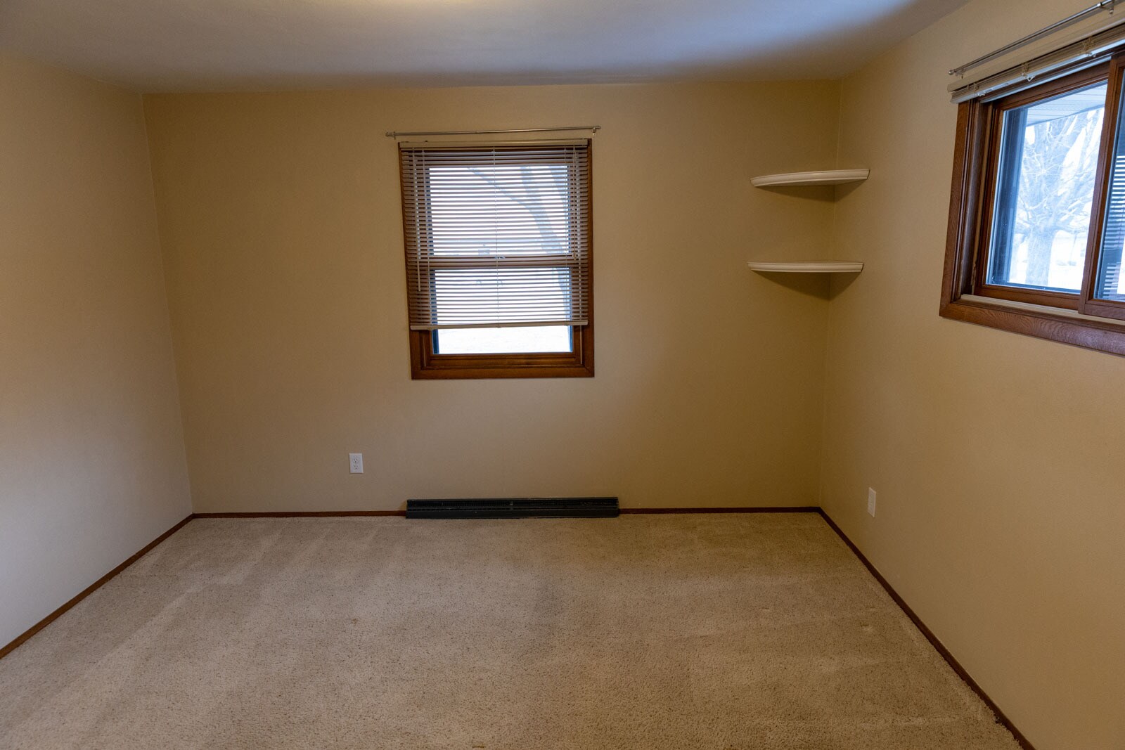 Building Photo - N1614 Meadowview Dr