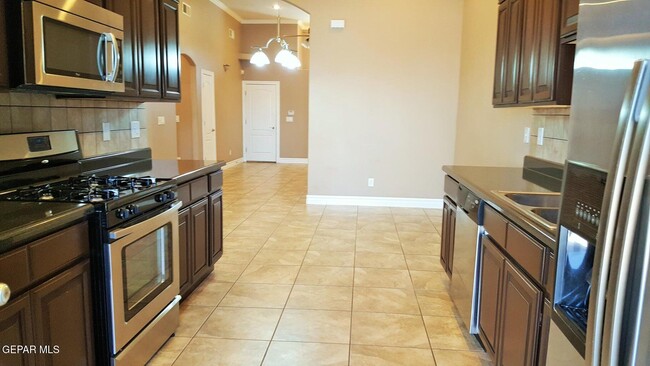 Building Photo - 11727 Dos Palmas Dr