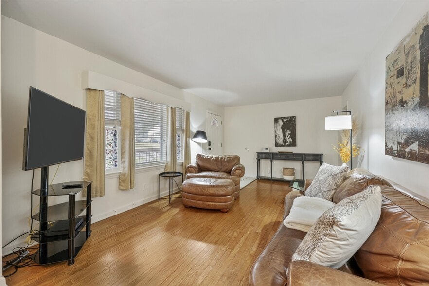 Building Photo - 2414 Fairmont Blvd