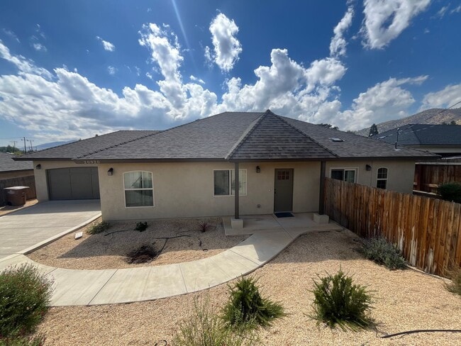 Primary Photo - 4 Bed 3 Bath Home in Golden Hills Communit...
