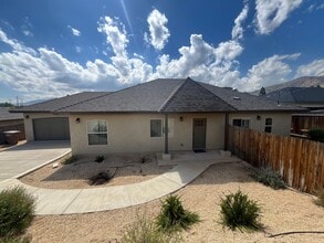 Building Photo - 4 Bed 3 Bath Home in Golden Hills Communit...
