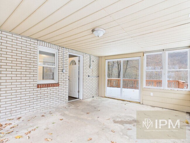 Building Photo - Spacious 3 Bedroom, 1 Bath Home in Central Dauphin Schools!