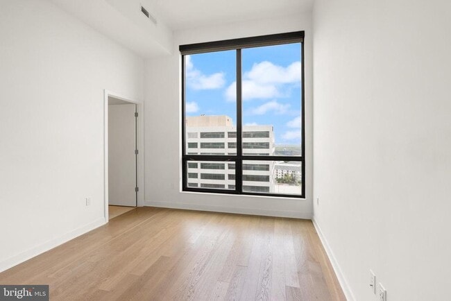 Building Photo - 1650 Silver Hill Dr