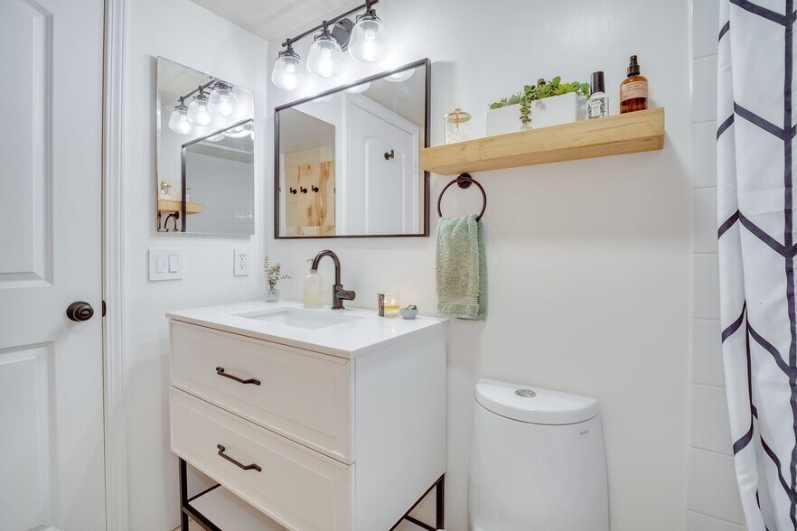 Bathroom - 2736 B St