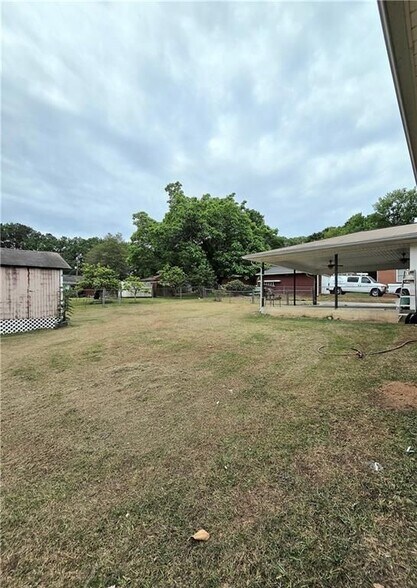 Building Photo - 421 Springside Dr