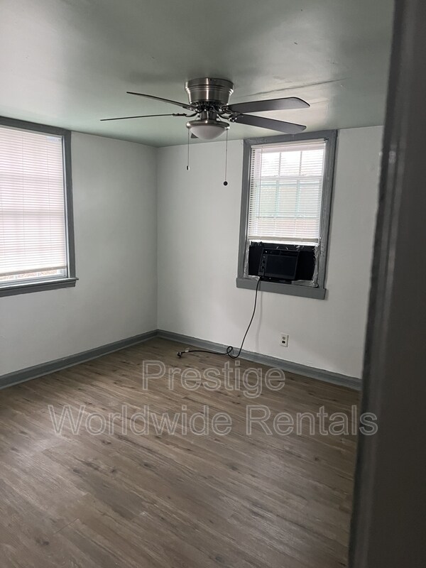 Building Photo - 497 Mellon St