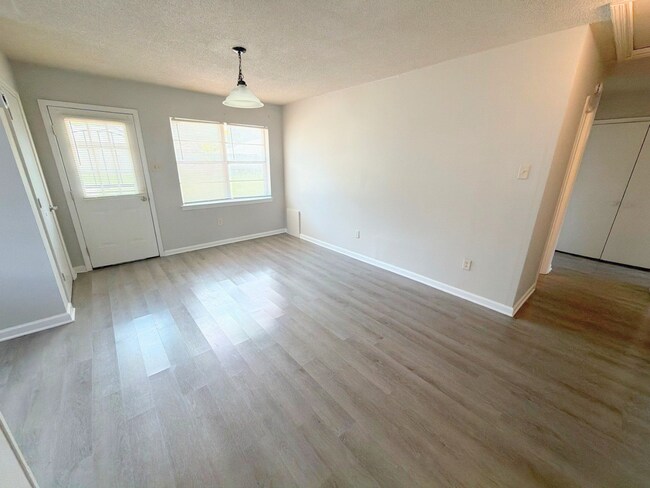 Building Photo - Newly Renovated Home In Whitehaven - Open To Section 8