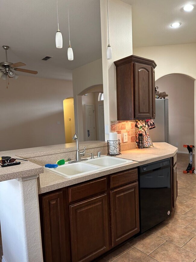 Building Photo - 6911 Stonegate Dr