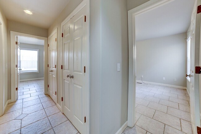 Building Photo - South Tulsa Gem! Large 3/2 Rental Home