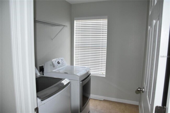 Building Photo - 711 Meadow Glade Dr