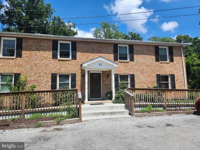 Primary Photo - 51 Ed Turner Ln