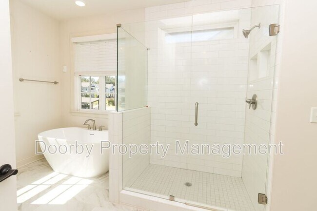 Building Photo - 6908 Roberta Ln