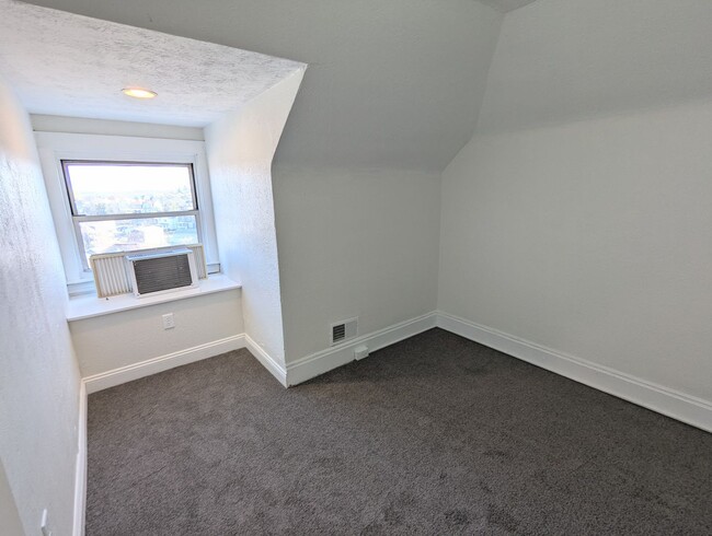 Building Photo - bot3705