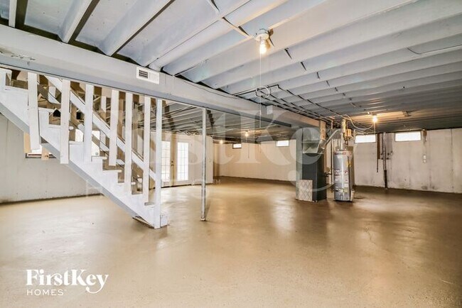 Building Photo - 6208 Silver Fox Dr