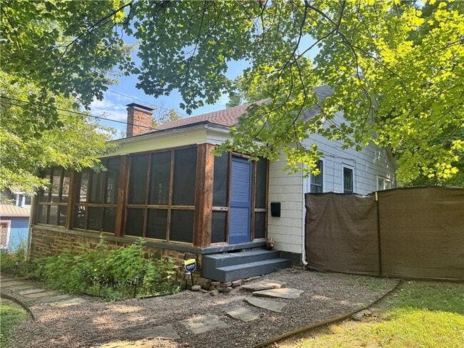 Building Photo - 610 N Olive Ave