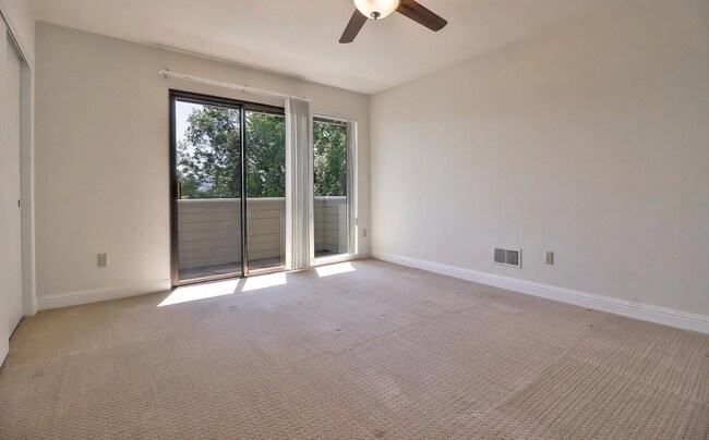 Building Photo - 3 bedroom townhome - Ridgemark