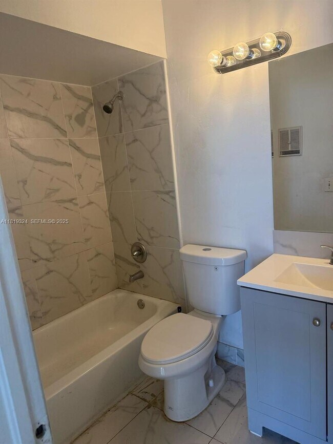 Building Photo - 438 NE 210th Cir Terrace