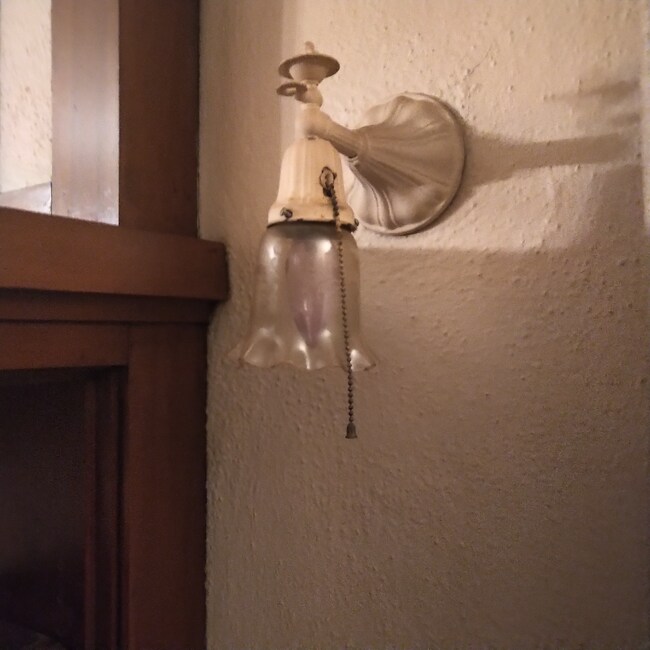 Building Photo - 467 W William St