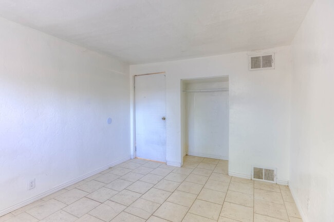 Building Photo - 2555 E Fort Lowell Rd