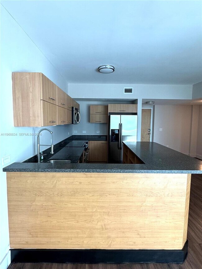 Building Photo - 350 S Miami Ave