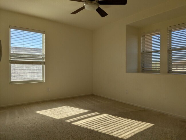 Building Photo - Northwest Beauty 3 Bedroom 3 Bath 2 Car garage