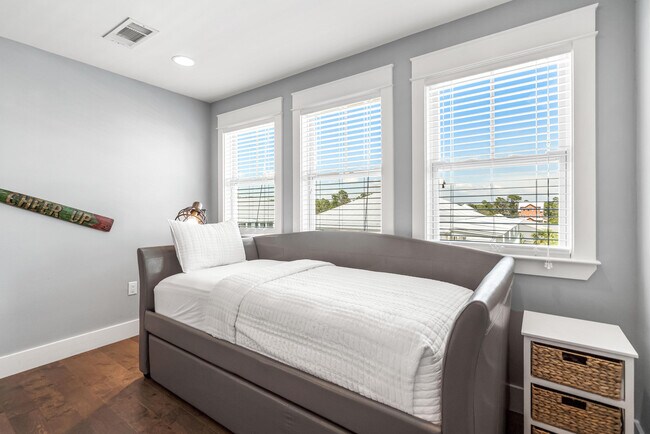 Building Photo - 4923 E County Hwy 30A