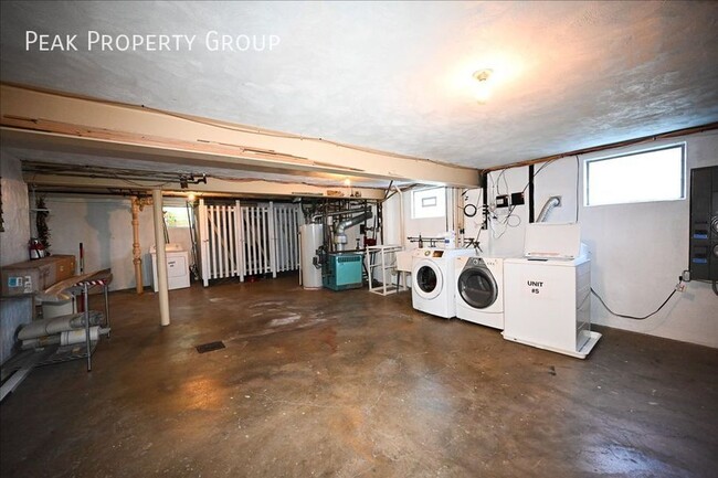 Building Photo - 2625 Robertson Ave