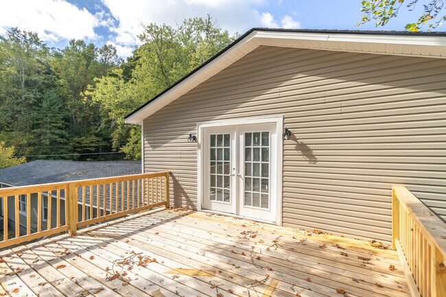 Building Photo - 770 Mahoney Rd