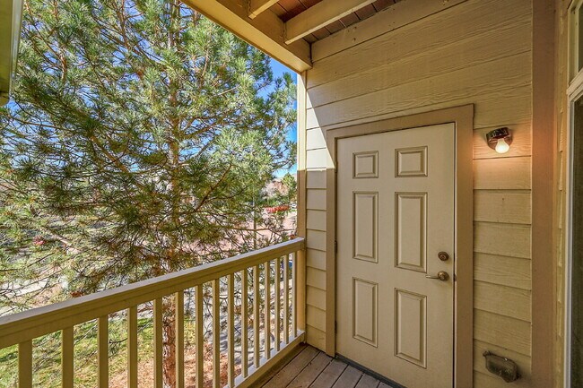 Building Photo - $1,845.95- 2 Bed, 2 Bath Condo in Aurora with AC and In Unit Laundry!