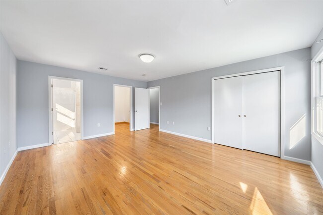 Building Photo - 196 Sandford Ave