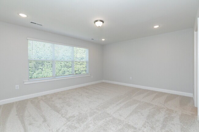 Building Photo - 341 Old Grove Ln