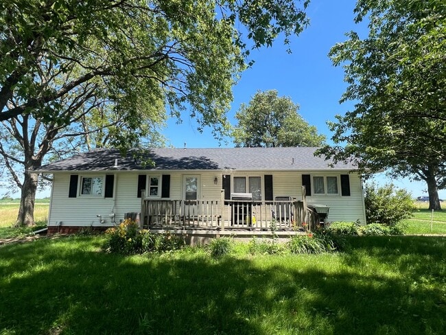 Building Photo - Rent; 3 bed acreage property