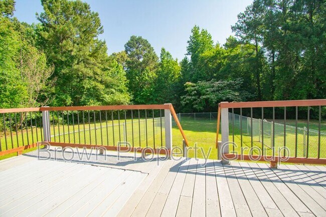 Building Photo - 20 N Hillside Dr