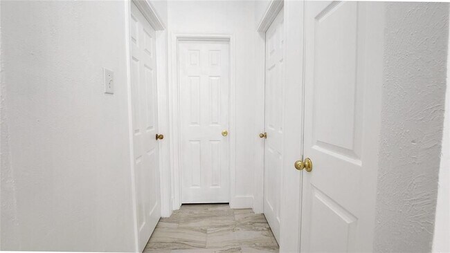 Building Photo - 7518 Oakwood Canyon Dr