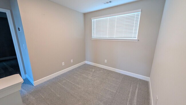 Building Photo - 531 Farmstead Ln