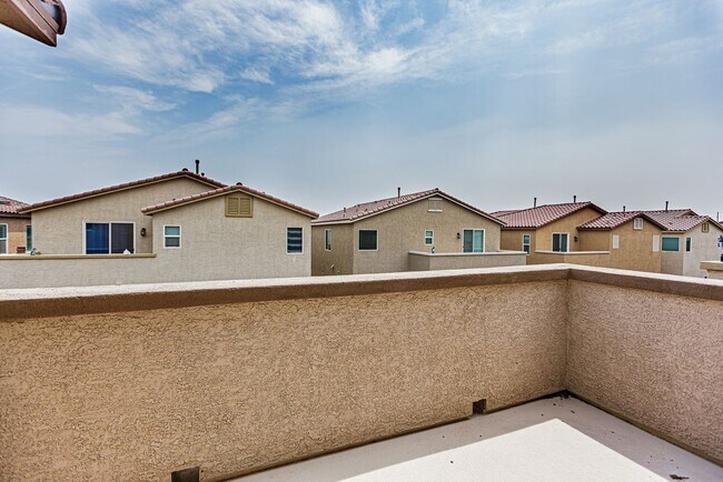 Building Photo - Beautiful 2 story Home