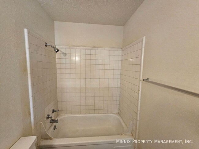 Building Photo - Plainview Apartments 1 Bedroom 1 Bath - Ca...