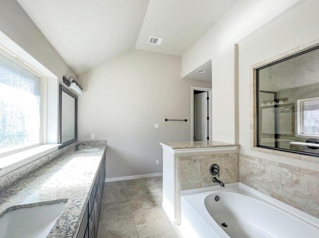 Building Photo - 3018 Diego Dr