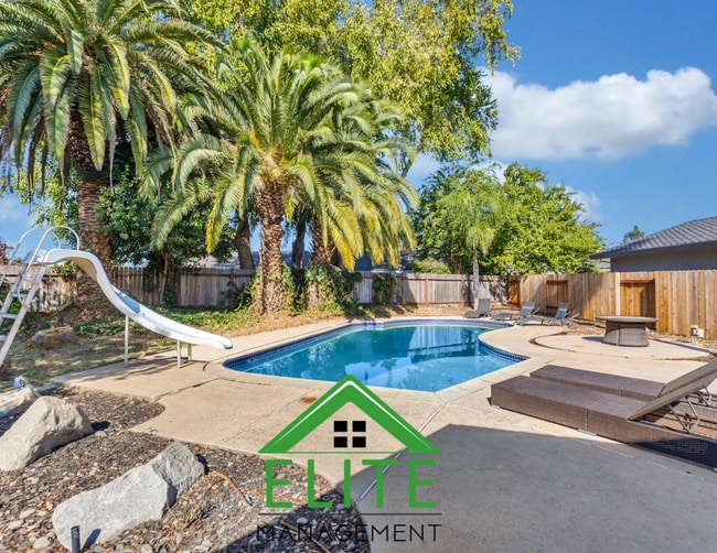 Building Photo - A Beautifully Maintained 3-Bedroom Home in...