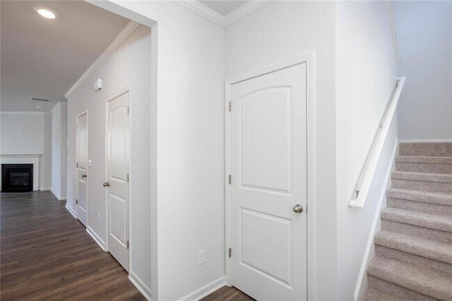 Building Photo - 61 Grv Spgs Ct