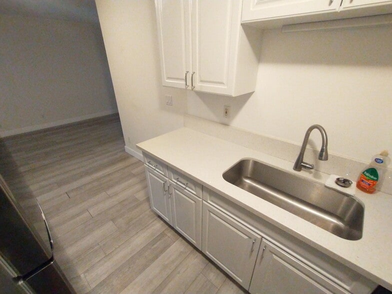 Building Photo - 676 Seacoast Dr