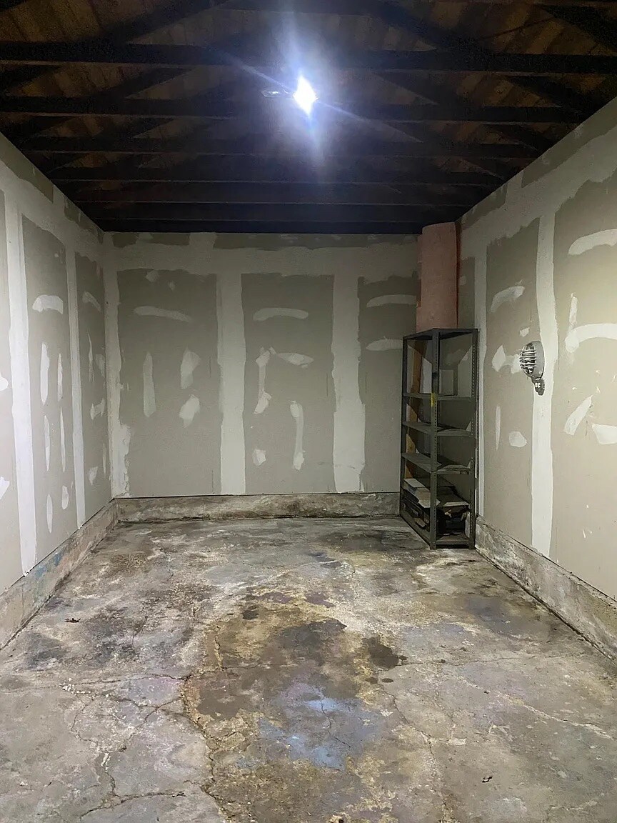 Building Photo - Room in House on Glengariff Dr