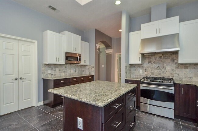 Building Photo - 3223 Forrester Dr