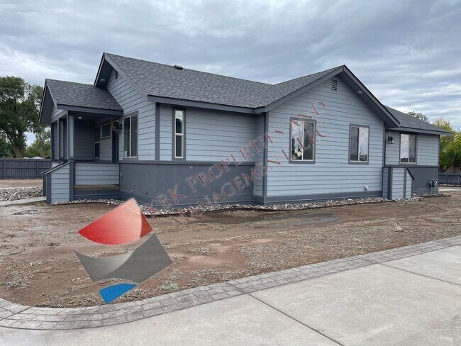 Building Photo - 1703 Ross Ave