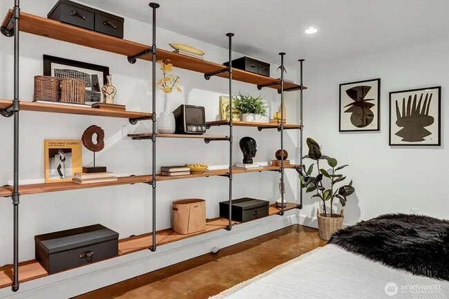 Building Photo - Alaska Junction - 3 bedroom and 2 1/2 bathroom