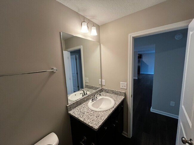 Building Photo - Stunning New Construction in the Heart of Columbus