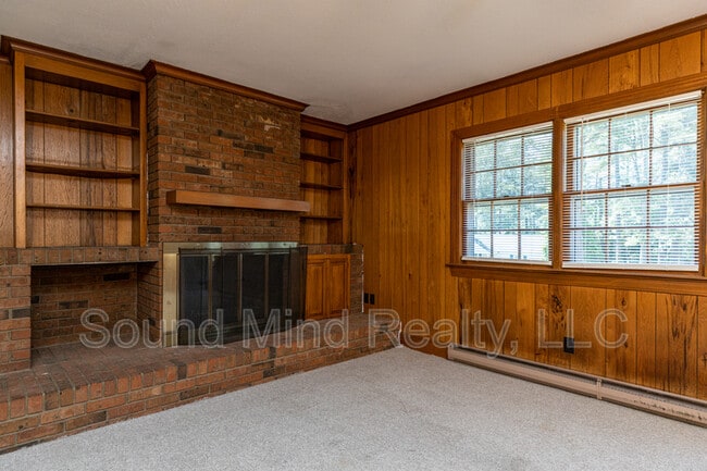 Building Photo - 207 S Alston St