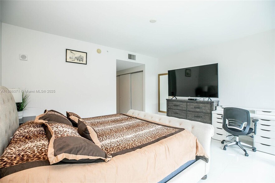 Building Photo - 2950 NE 188th St